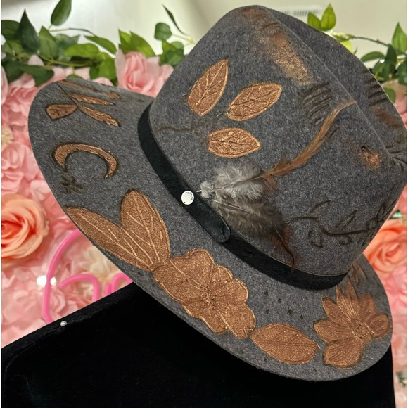 Wool felt Grey Hat,Painted,burned and heat etched.S - Picture 3 of 6